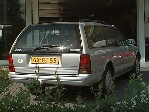 Mazda 626 Wagon 2.0i LX 1992 view 3