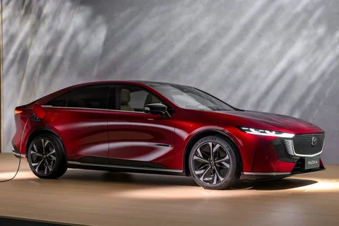 Mazda 6e 245hp 80 kWh Takumi Plus 2025 view 6