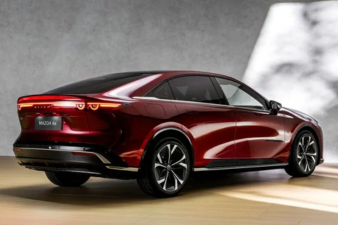 Mazda 6e 245hp 80 kWh Takumi Plus 2025 view 7