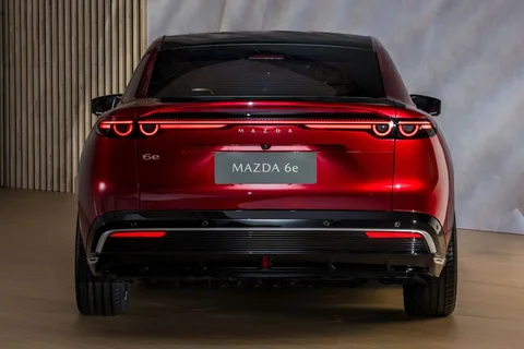 Mazda 6e 245hp 80 kWh Takumi Plus 2025 view 11