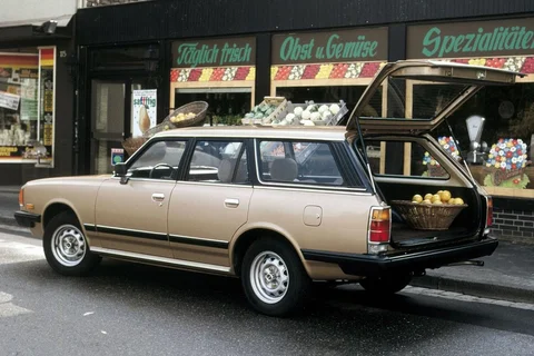 Mazda 929 Legato Combi 1980 view 2
