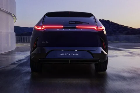 Mazda CX-6e 78 kWh Takumi 2026 view 2