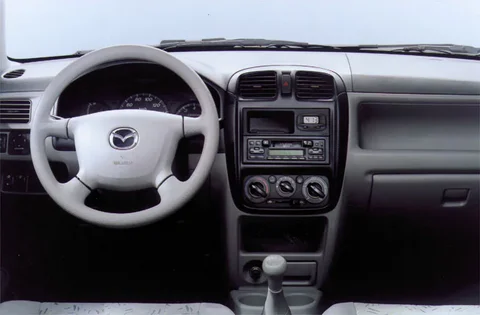 Mazda Demio 1.5 Exclusive 2000 view 4