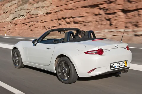 Mazda MX-5 SkyActiv-G 184 TS 2018 view 2