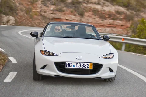 Mazda MX-5 SkyActiv-G 184 TS 2018 view 3