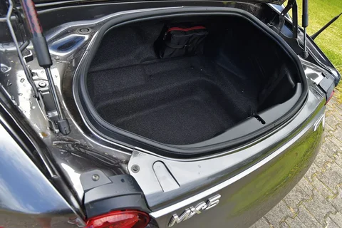 Mazda MX-5 RF SkyActiv-G 184 TS 2018 view 3