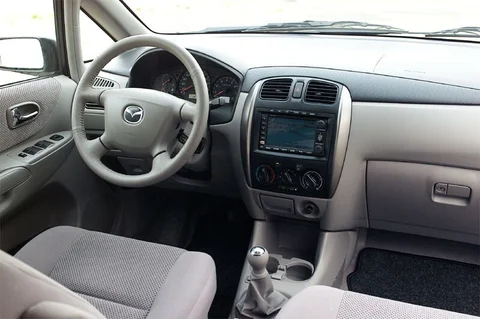 Mazda Premacy 2.0 Exclusive 2001 view 5