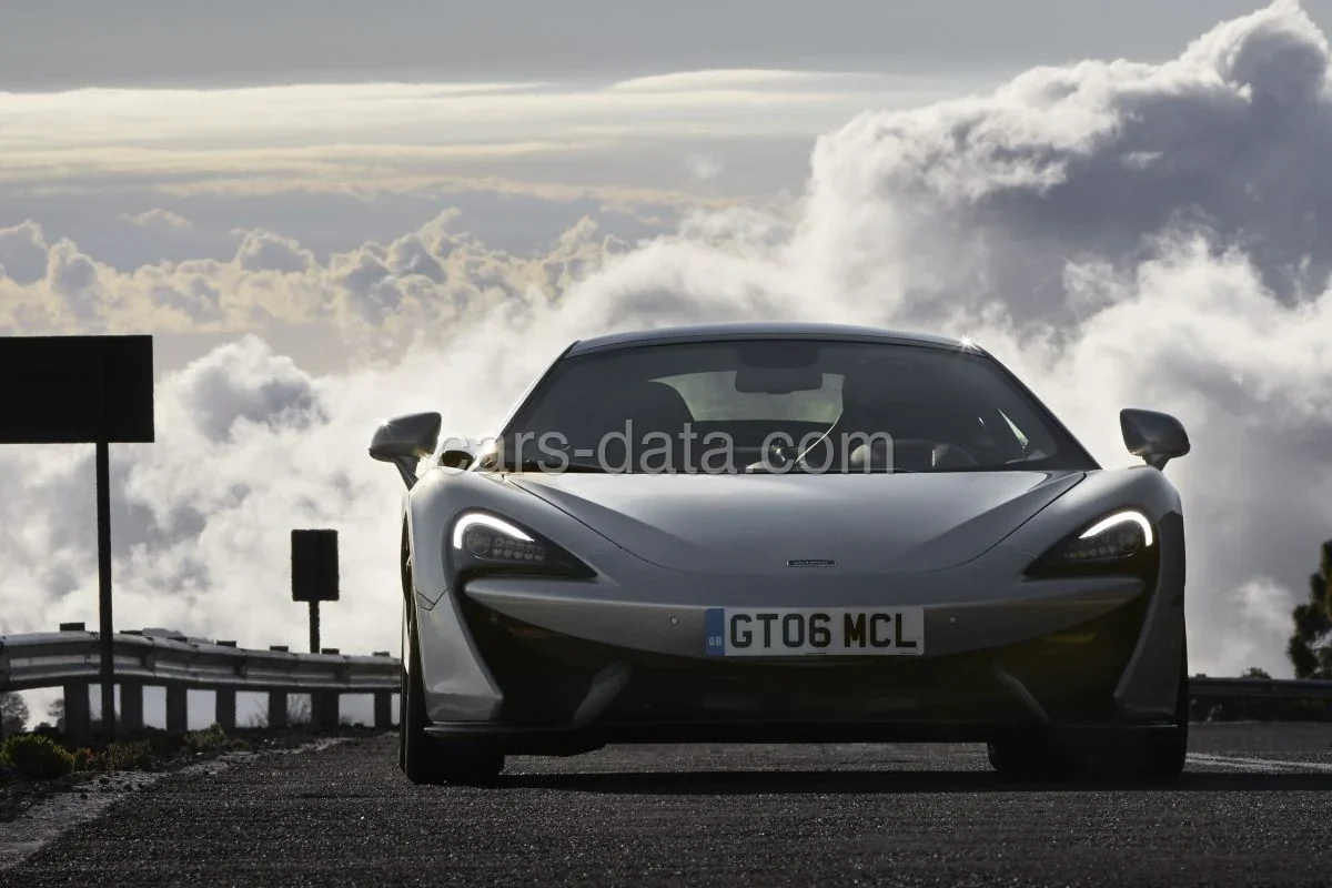 McLaren 570GT 570GT 2016 front view