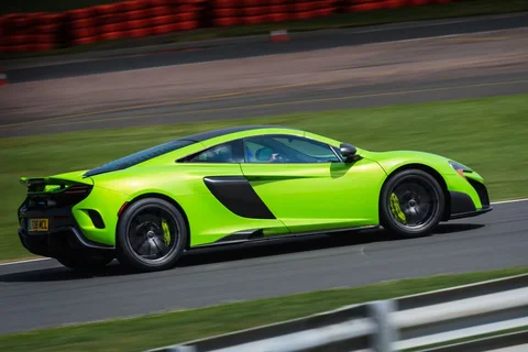 McLaren 675LT 675LT 2015 view 8