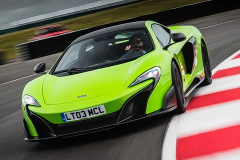 McLaren 675LT 675LT 2015 view 10