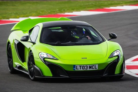 McLaren 675LT 675LT 2015 view 11