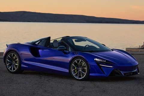 McLaren Artura Spider 2024 view 3