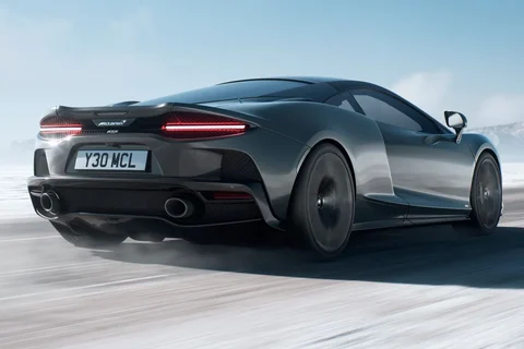 McLaren GTS 2025 купе изглед 2