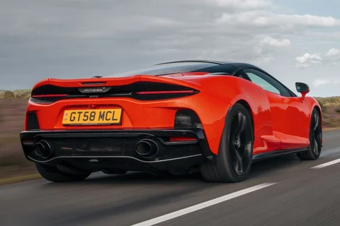 McLaren GTS 2025 купе изглед 12