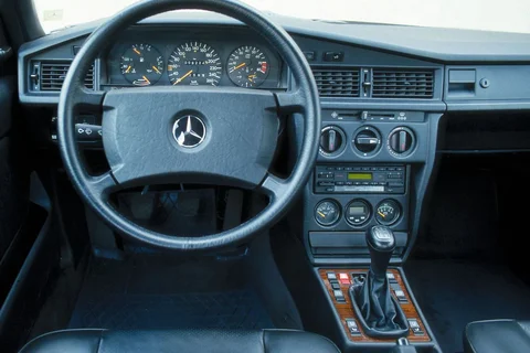 Mercedes-Benz 190-Series 1983 front view