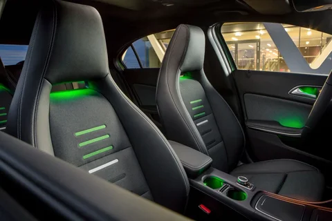 Mercedes-Benz Třída A A 180 BlueEFFICIENCY 2015 view 2