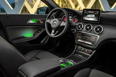 Mercedes-Benz Třída A A 180 BlueEFFICIENCY 2015 view 4
