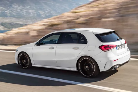 Mercedes-Benz Třída A A 250 e 2019 view 6