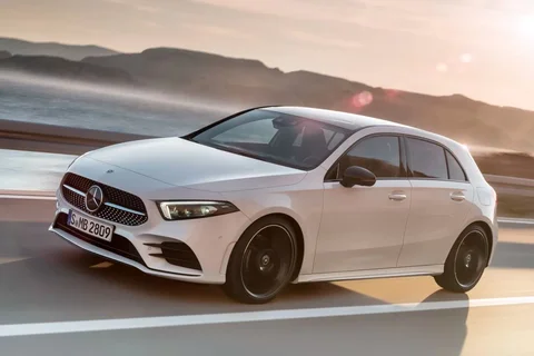 Mercedes-Benz Třída A A 250 e 2019 view 7