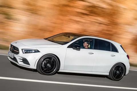 Mercedes-Benz Třída A A 250 e 2019 view 9