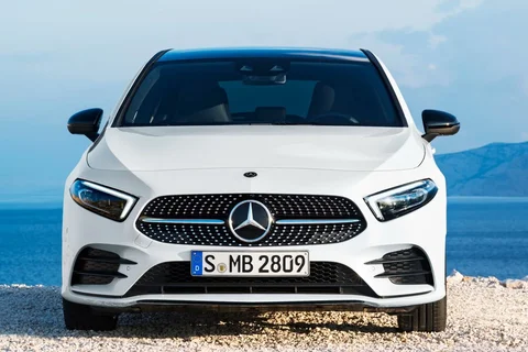 Mercedes-Benz Třída A A 250 e 2019 view 11