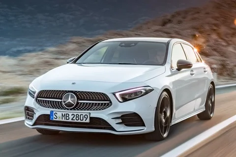 Mercedes-Benz Třída A A 250 e 2019 view 12
