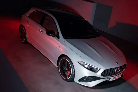 Mercedes-Benz Třída A A 250 e Business Solution 2025 view 12