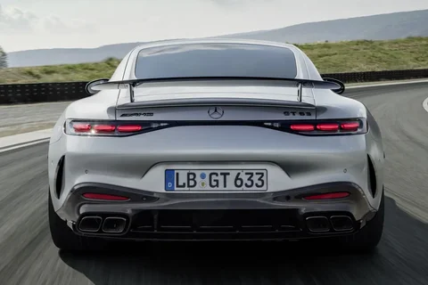 Mercedes-Benz AMG GT 63 S E Performance 2024 view 4