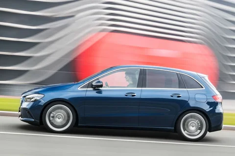 Mercedes-Benz B-Class B 250 e 2020 view 2