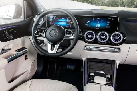 Mercedes-Benz B-Class B 250 e 2020 view 4