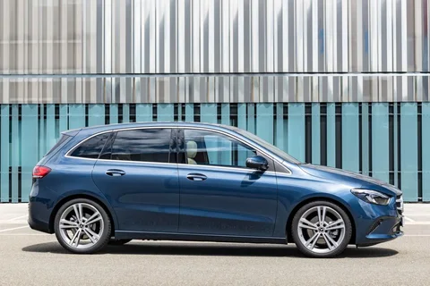 Mercedes-Benz B-Class B 250 e 2020 view 8