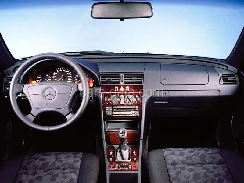 Mercedes-Benz Třída C C 240 Classic Combi 1997 front view