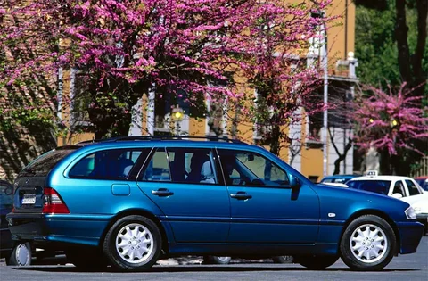Mercedes-Benz Třída C C 200 Kompressor Elegance Combi 2000 view 3