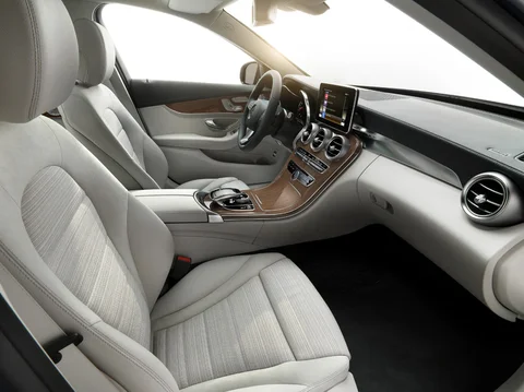 Mercedes-Benz Třída C C 350 e 2017 view 2