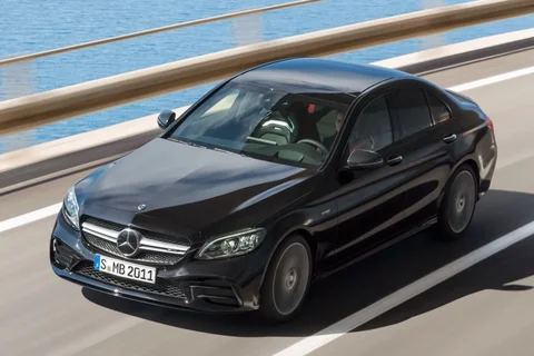 Mercedes-Benz Třída C C 300 e 2019 view 2