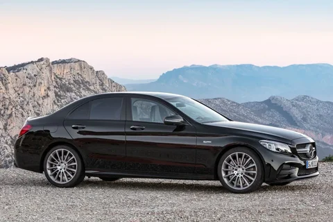 Mercedes-Benz Třída C C 300 e 2019 view 6