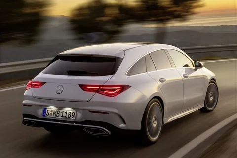Mercedes-Benz CLA 250 e Shooting Brake 2020 view 3