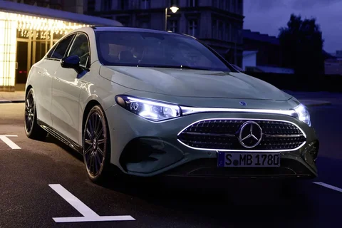 Mercedes-Benz CLA 200 Business Solution 2025 view 3