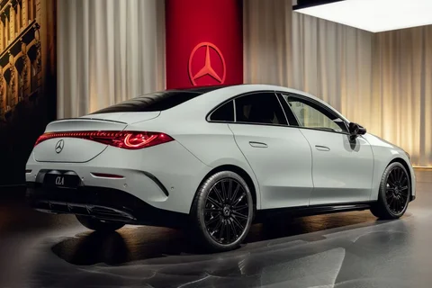 Mercedes-Benz CLA 200 Business Solution 2025 view 4