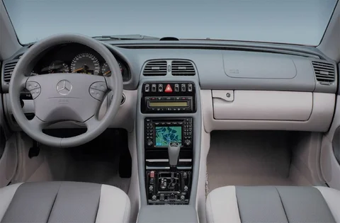 Mercedes-Benz CLK 200 Kompressor Elegance 2000 view 5