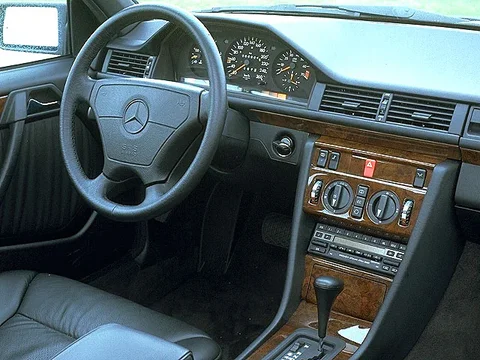 Mercedes-Benz Κλάση E 1993 front view