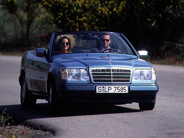 Mercedes-Benz Třída E E 36 AMG Cabriolet 1994 front view