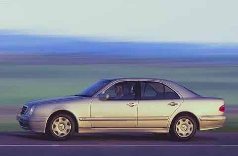 Mercedes-Benz Třída E E 240 Elegance Select 2001 view 4