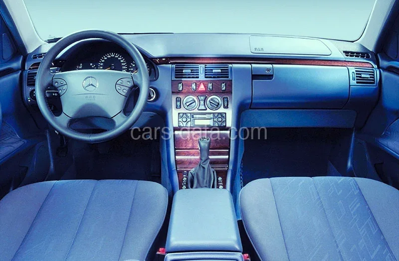 Mercedes-Benz Třída E E 200 Kompressor Elegance Combi 2001 front view
