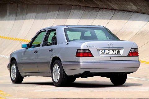 Mercedes-Benz Třída E E 420 1993 view 4