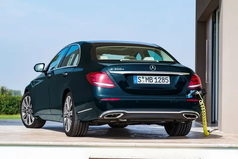 Mercedes-Benz Třída E E 300 e 2019 view 6