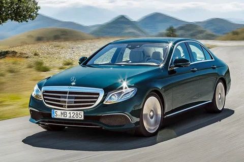 Mercedes-Benz Třída E E 300 e 2019 view 7