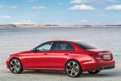 Mercedes-Benz Třída E E 300 e 2019 view 9