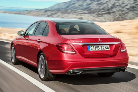 Mercedes-Benz Třída E E 300 e 2019 view 10
