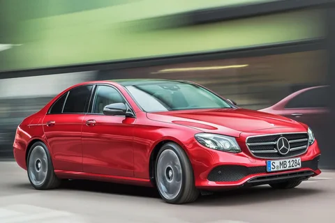 Mercedes-Benz Třída E E 300 e 2019 view 11